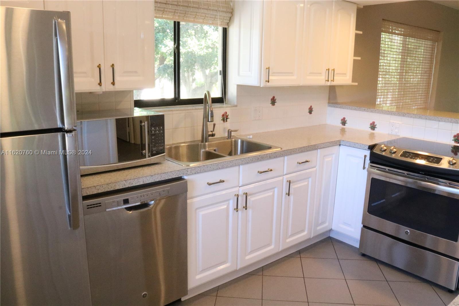 GARDENS AT BONAVENTURE 14 - Residential Lease
