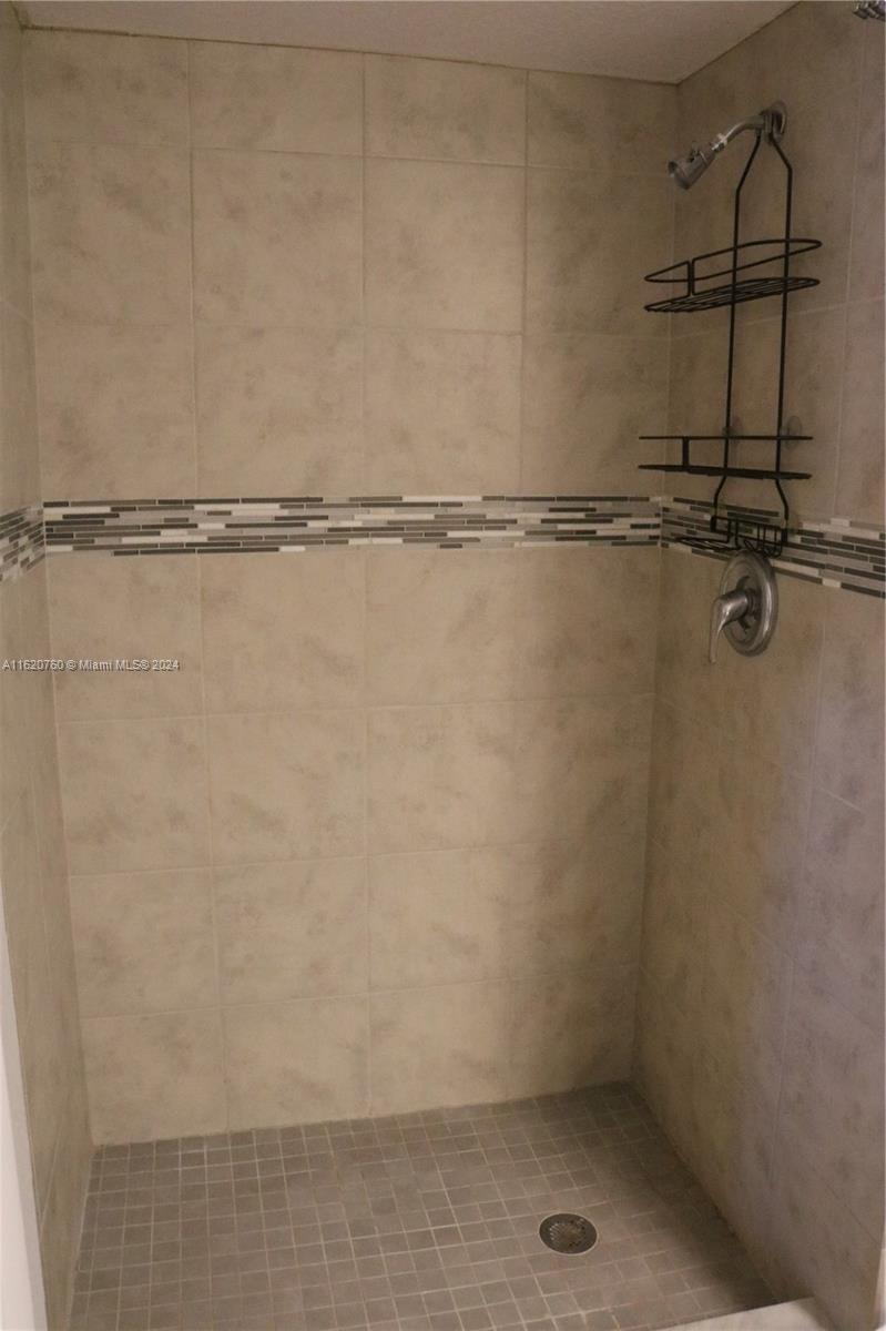 GARDENS AT BONAVENTURE 14 - Residential Lease
