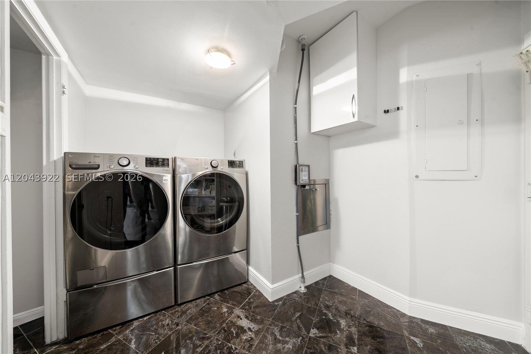 TOWERHOUSE CONDO - Residential