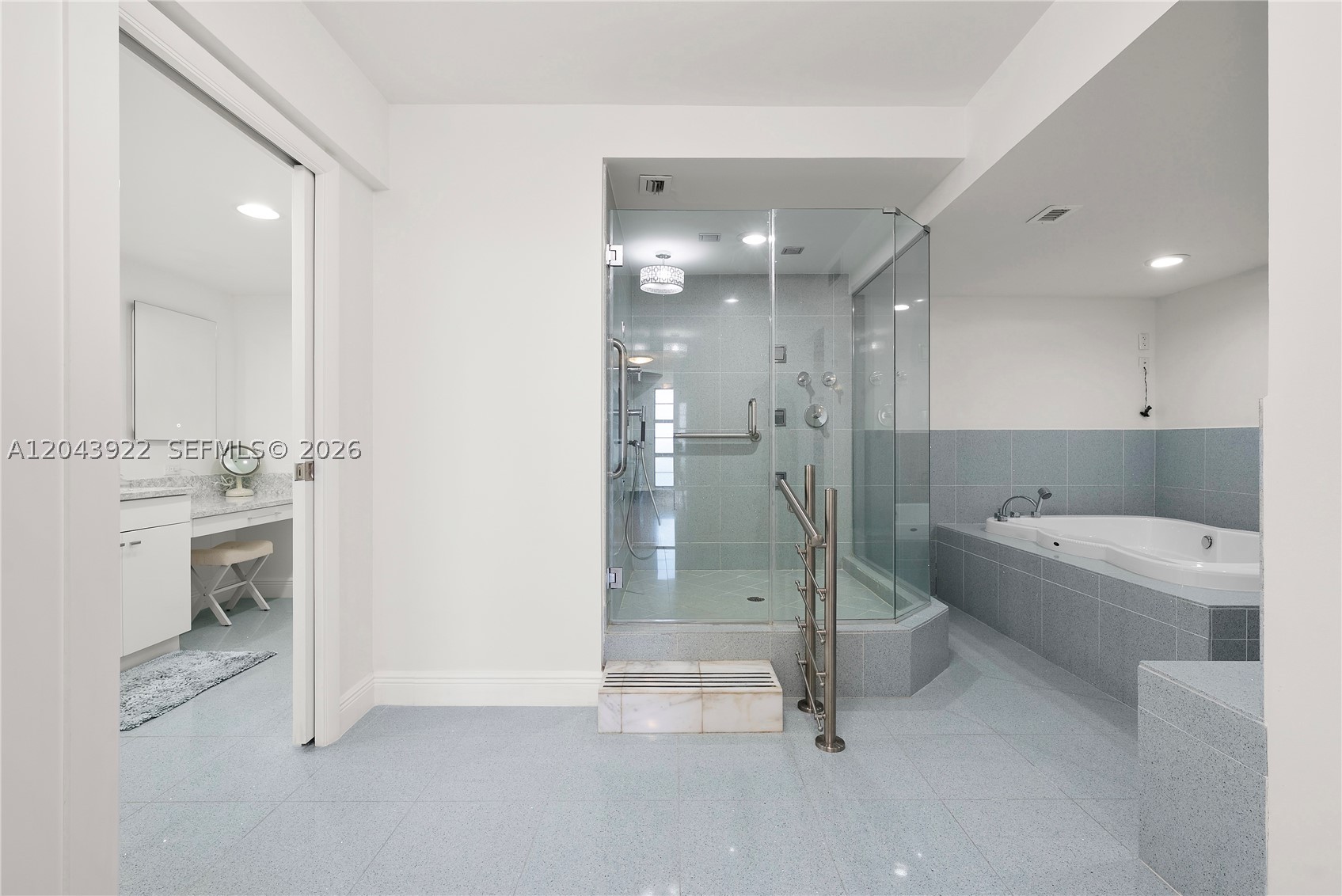 TOWERHOUSE CONDO - Residential