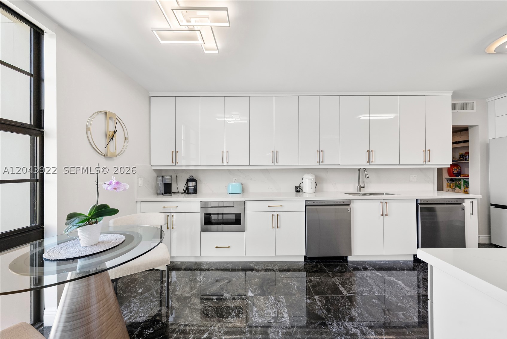 TOWERHOUSE CONDO - Residential