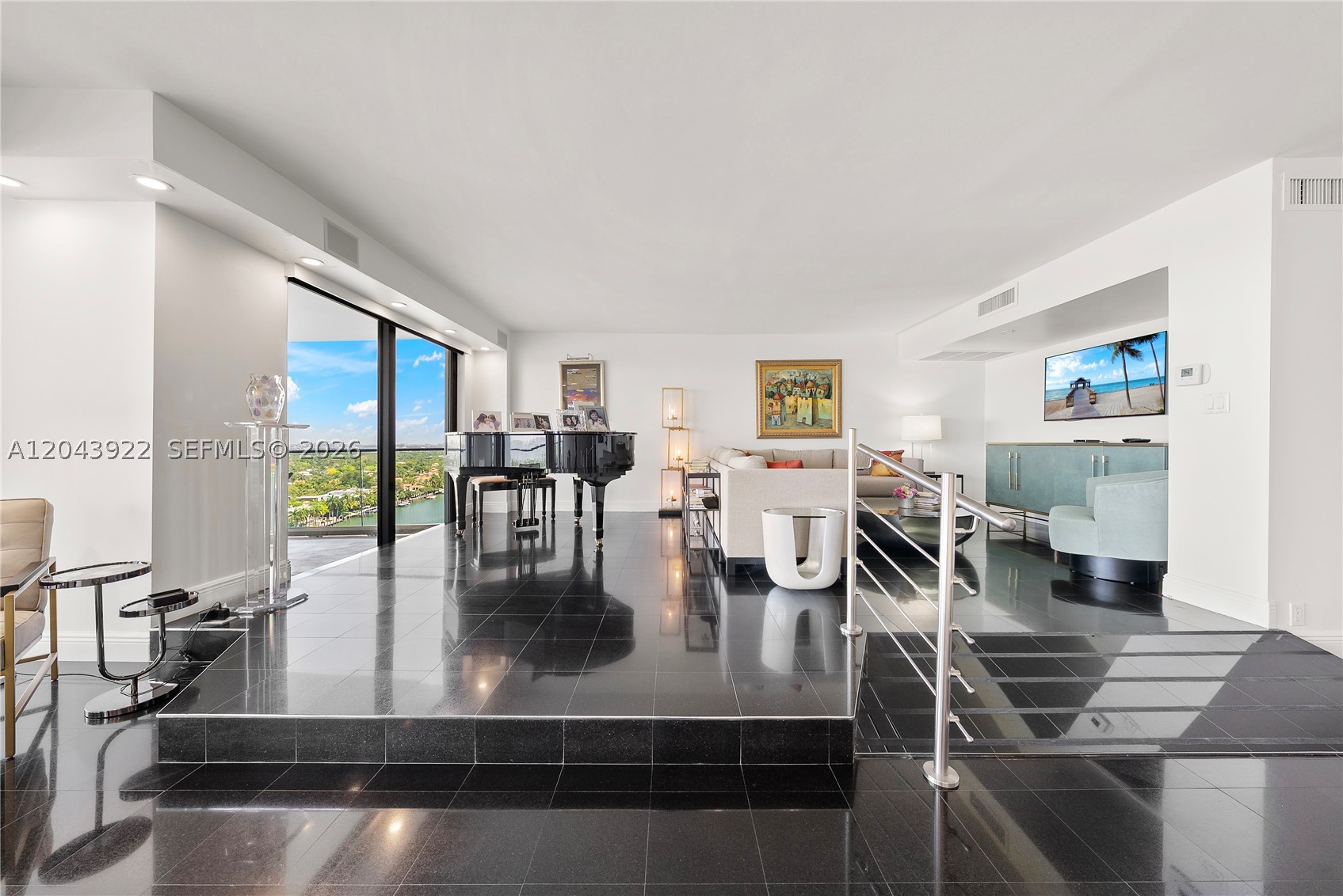TOWERHOUSE CONDO - Residential