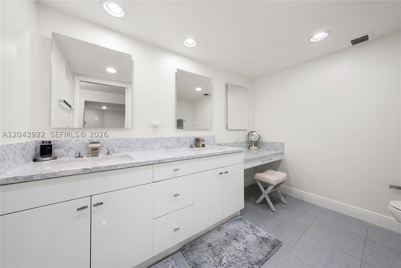 TOWERHOUSE CONDO - Residential