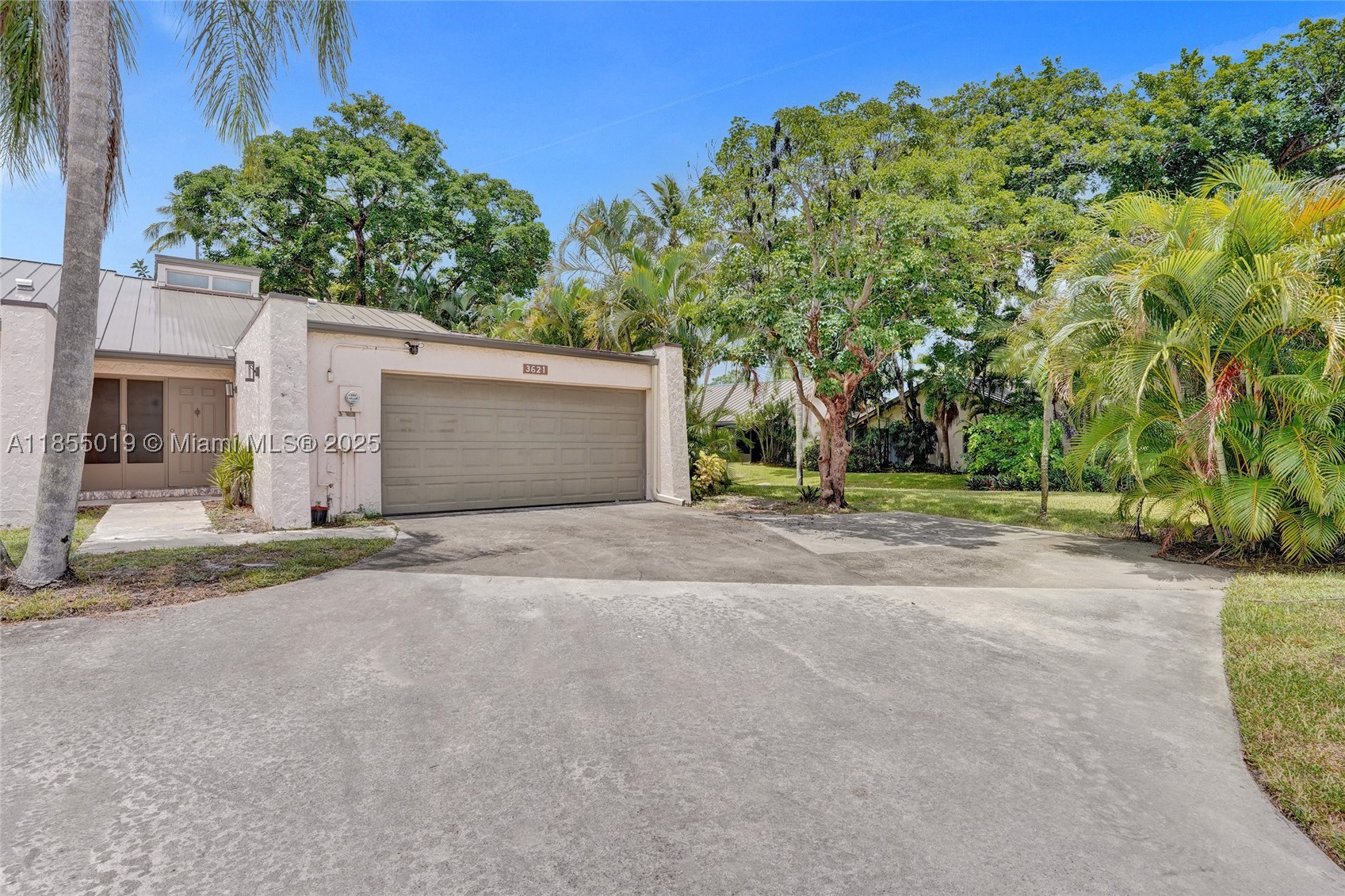 HILLS OF INVERRARY TRACT - Residential