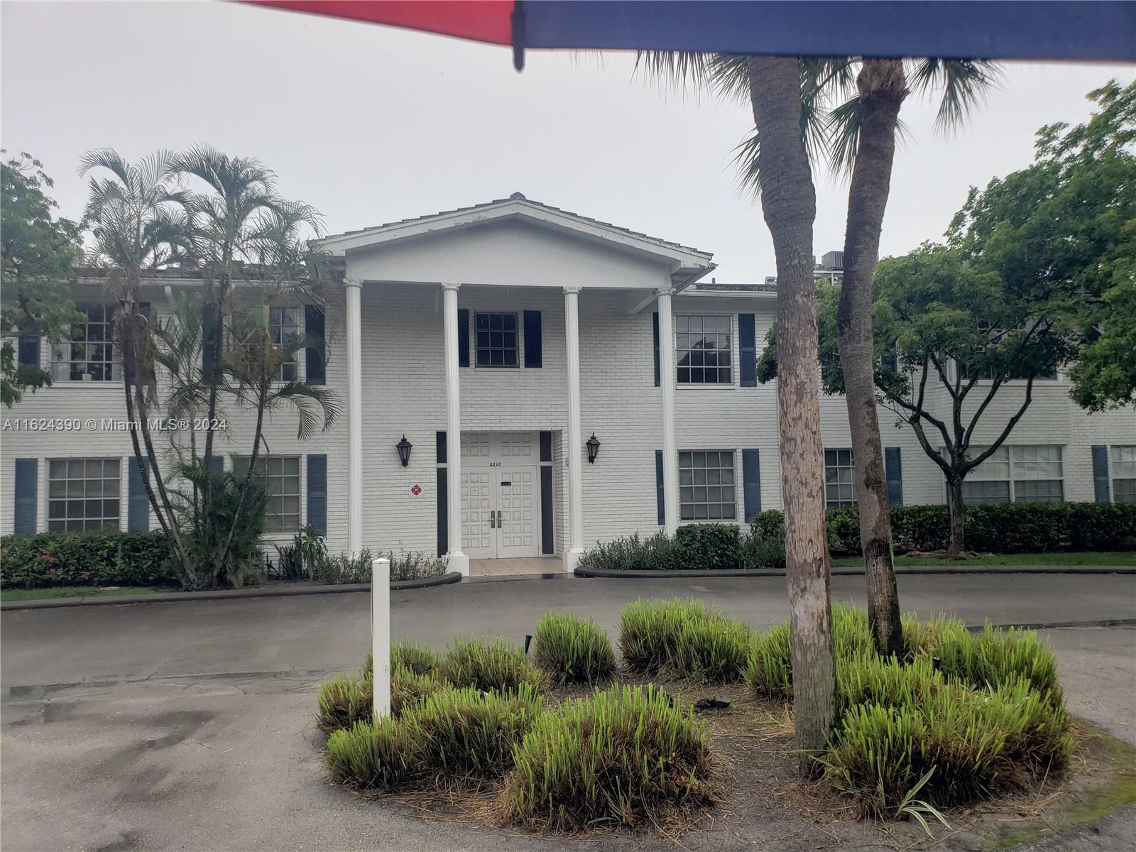 IMPERIAL POINT COLONNADES - Residential