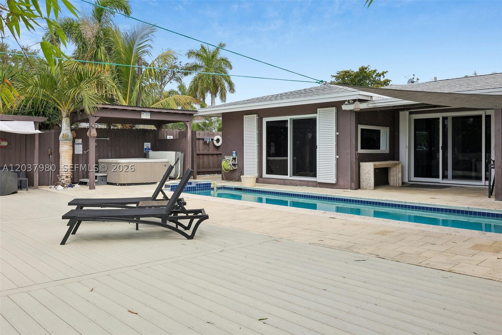 CORAL POINT - Residential