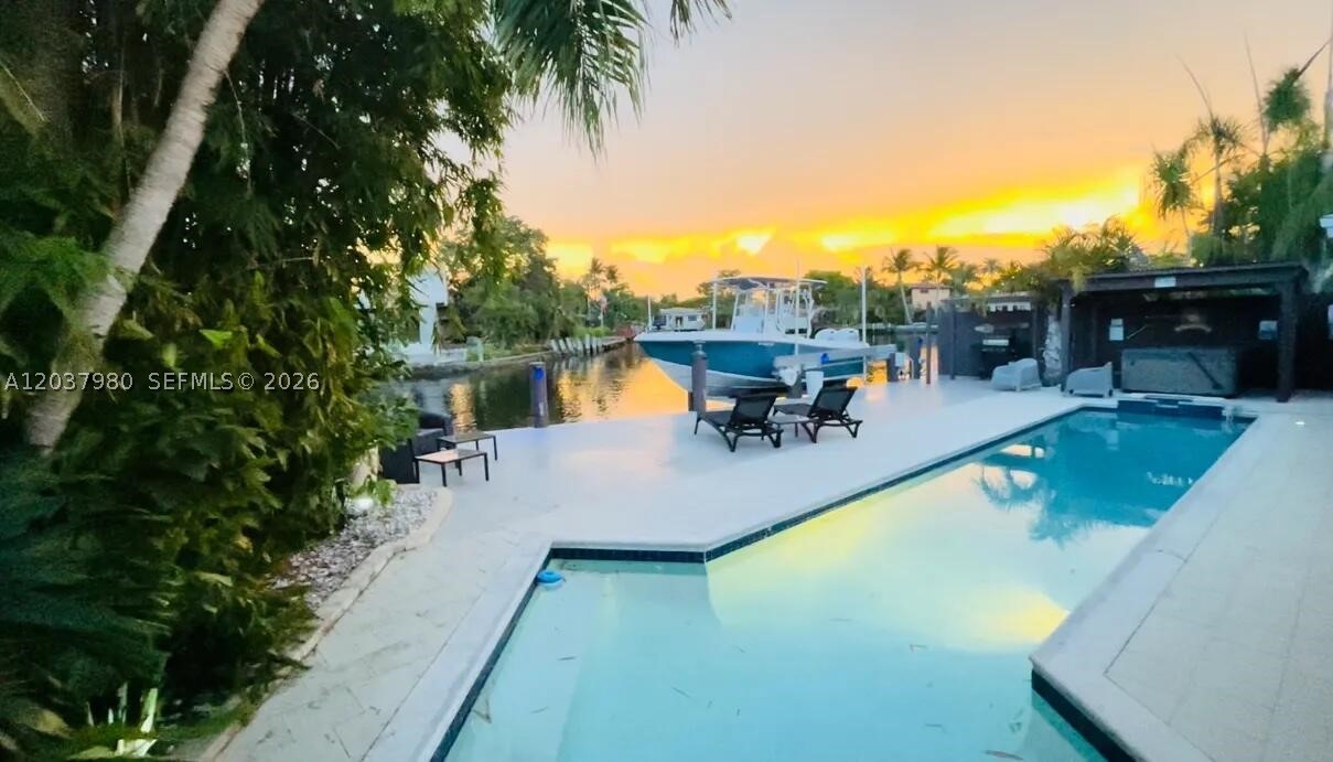 CORAL POINT - Residential