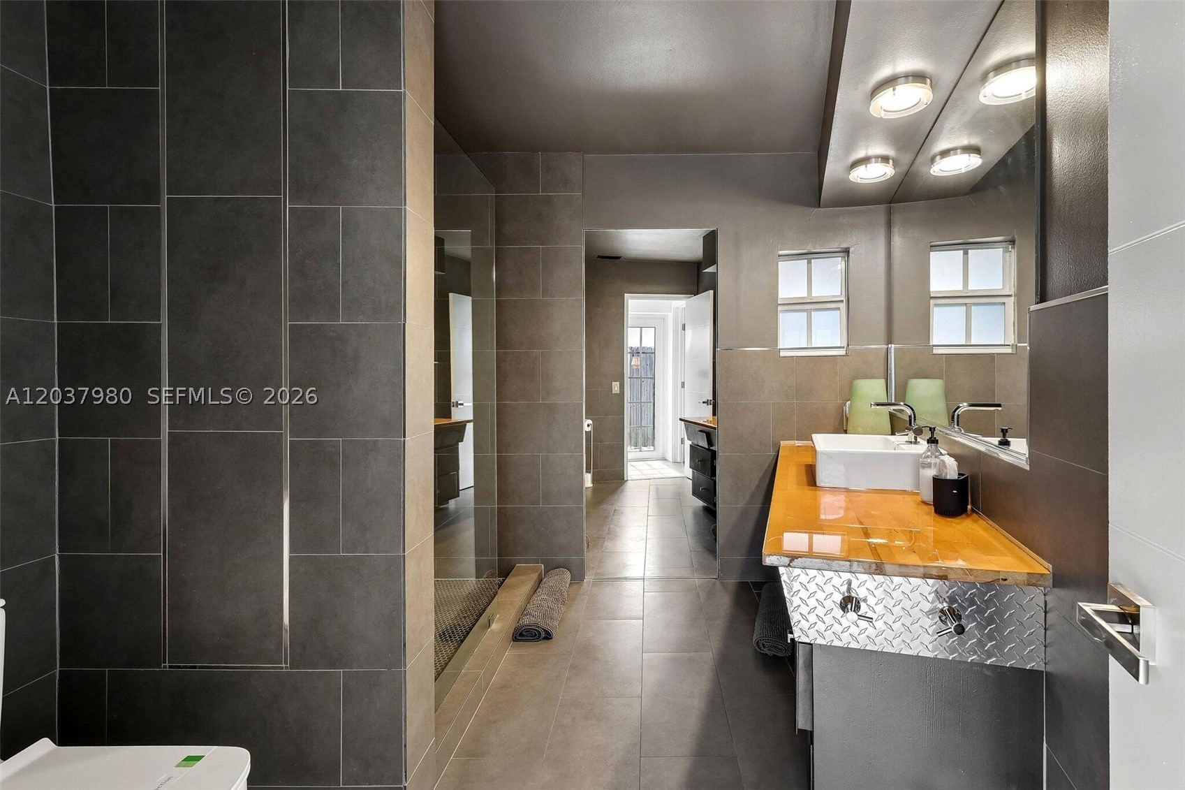 CORAL POINT - Residential