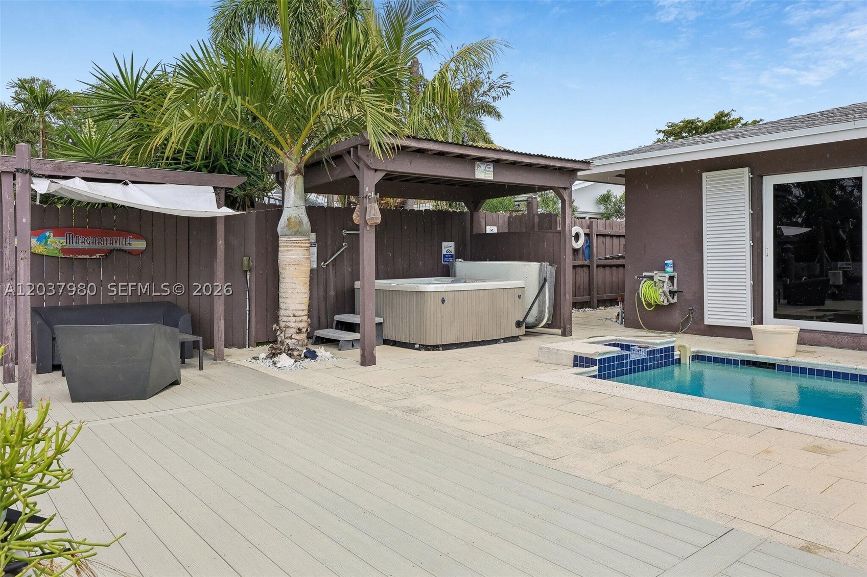 CORAL POINT - Residential