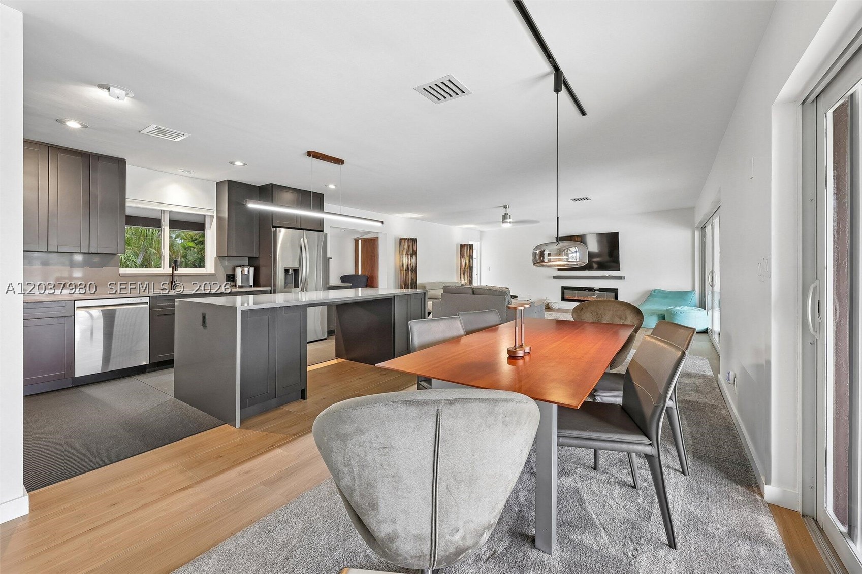 CORAL POINT - Residential