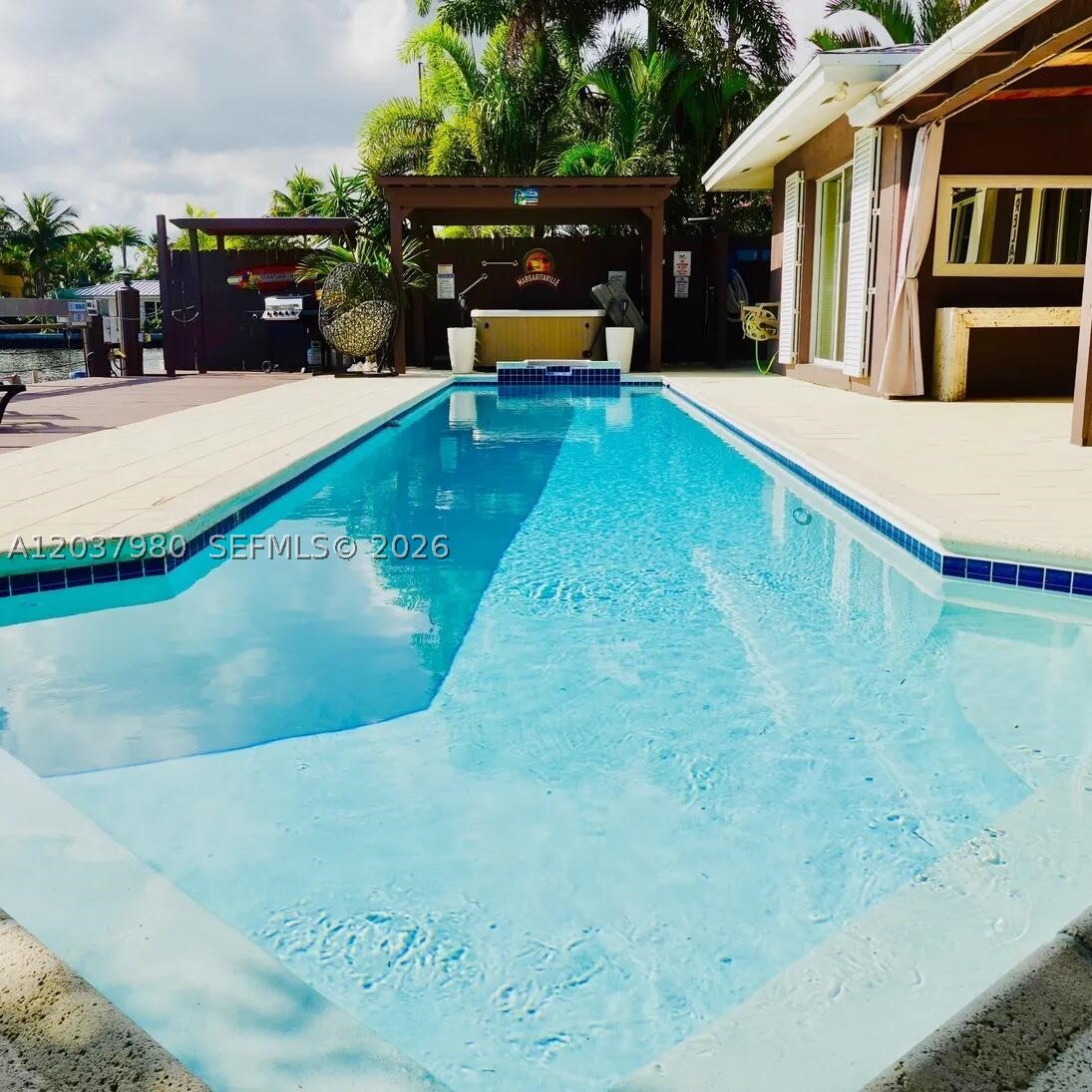 CORAL POINT - Residential