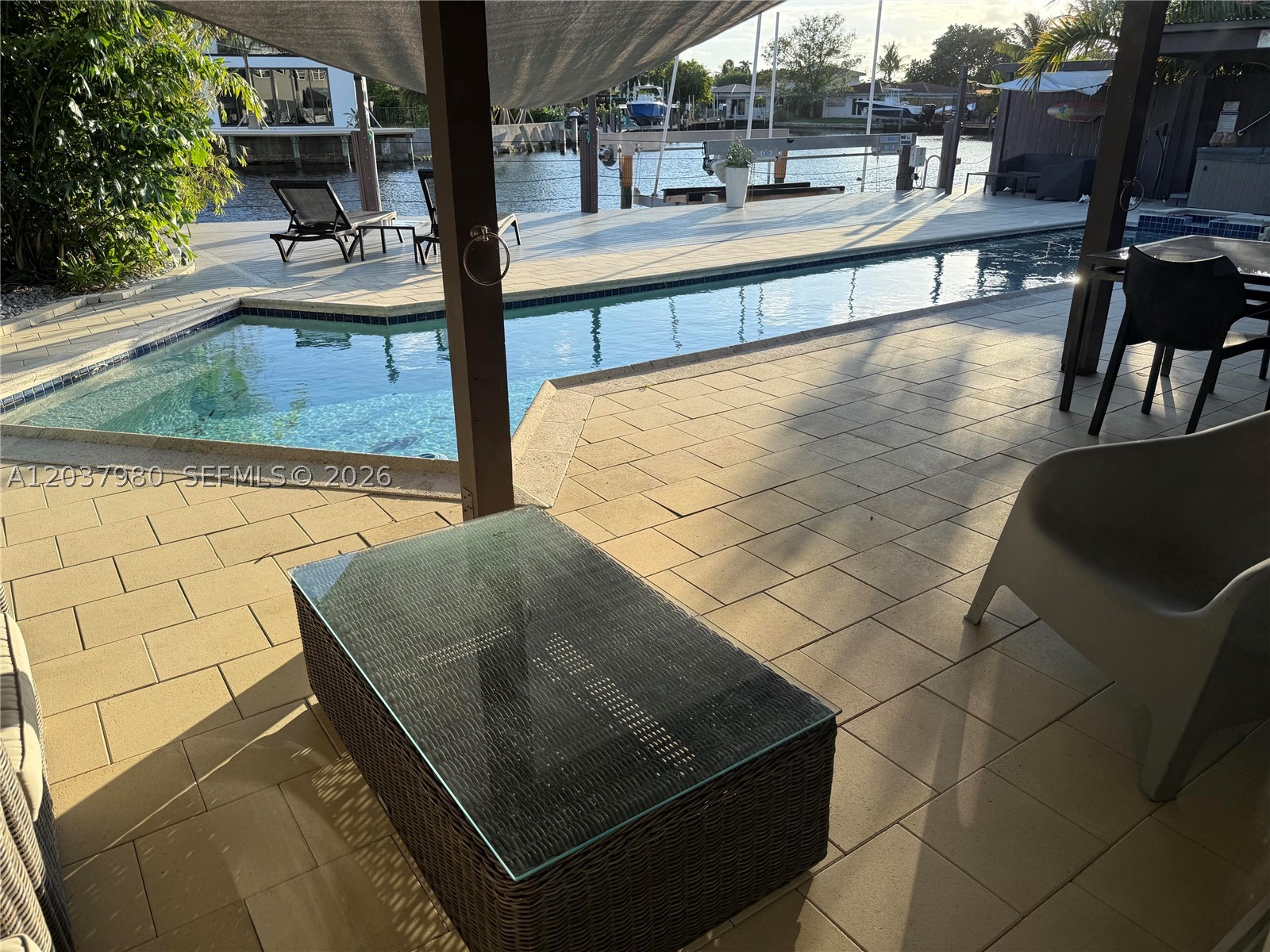 CORAL POINT - Residential