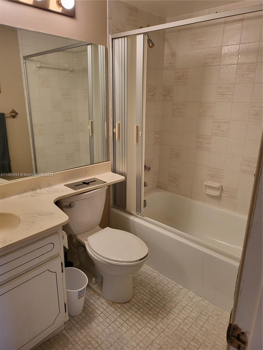 HOLLYBROOK GOLF AND - Residential