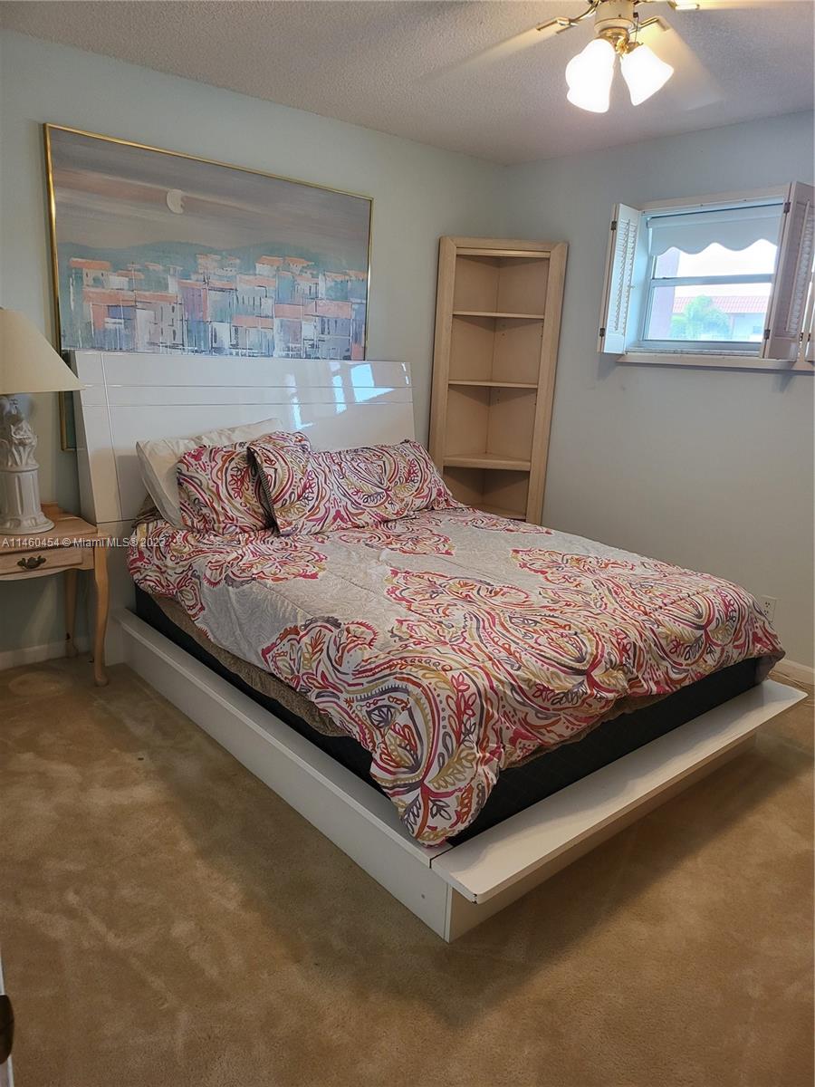 HOLLYBROOK GOLF AND - Residential