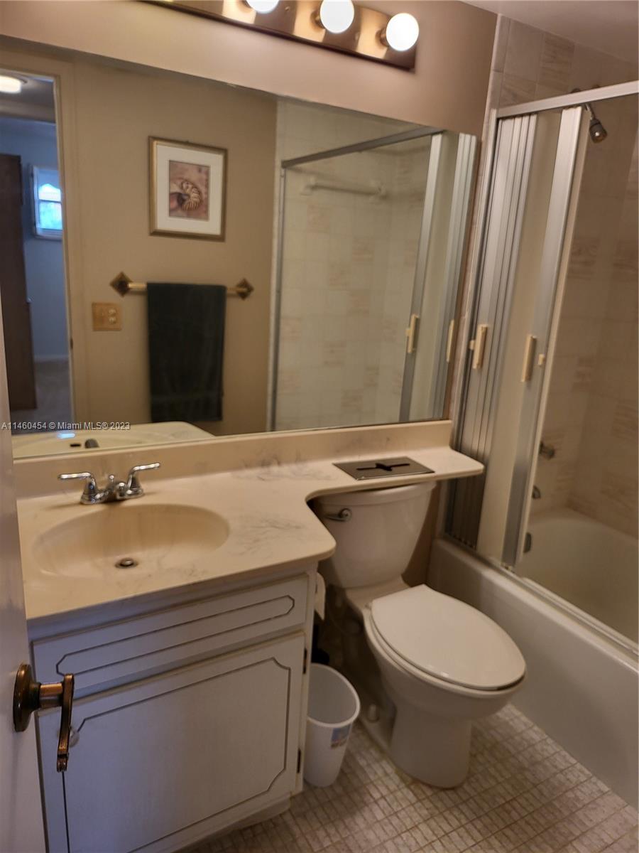 HOLLYBROOK GOLF AND - Residential