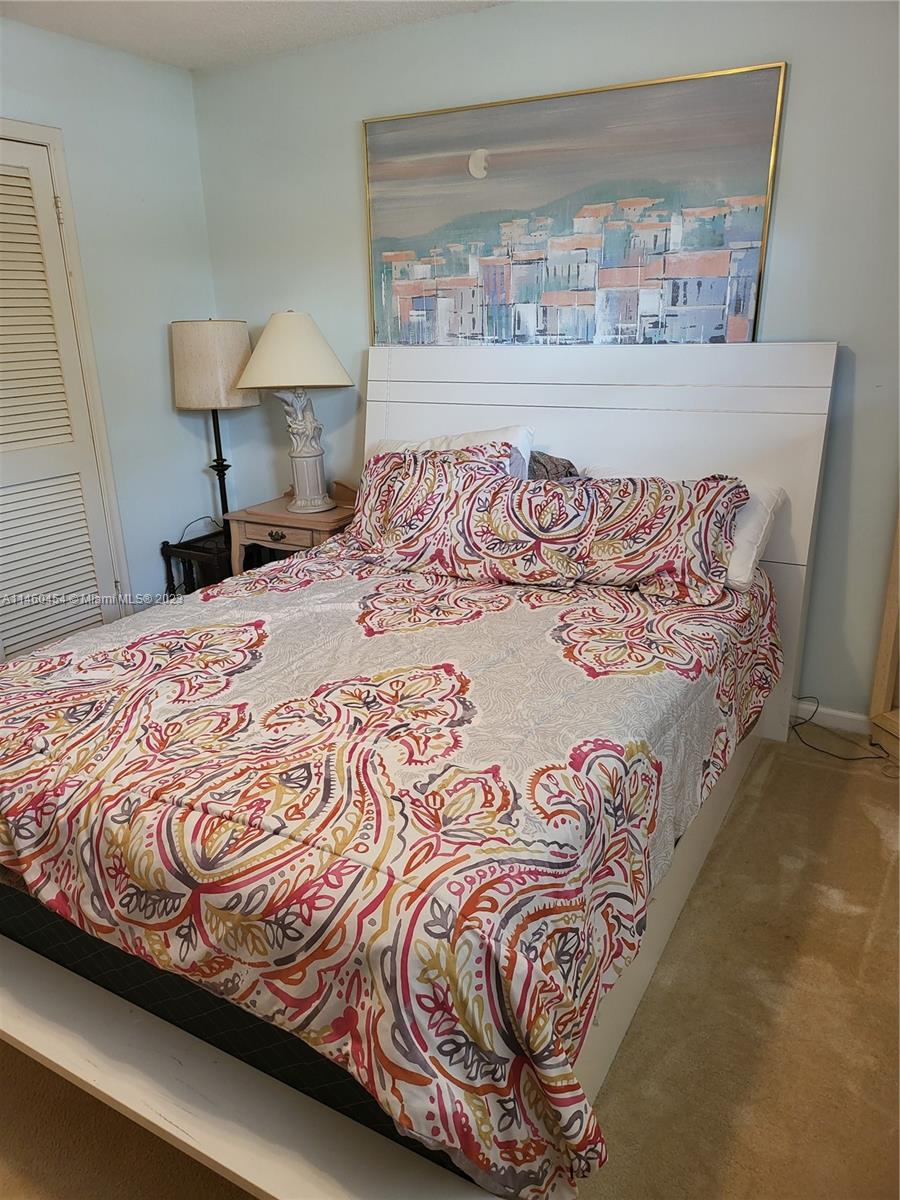 HOLLYBROOK GOLF AND - Residential
