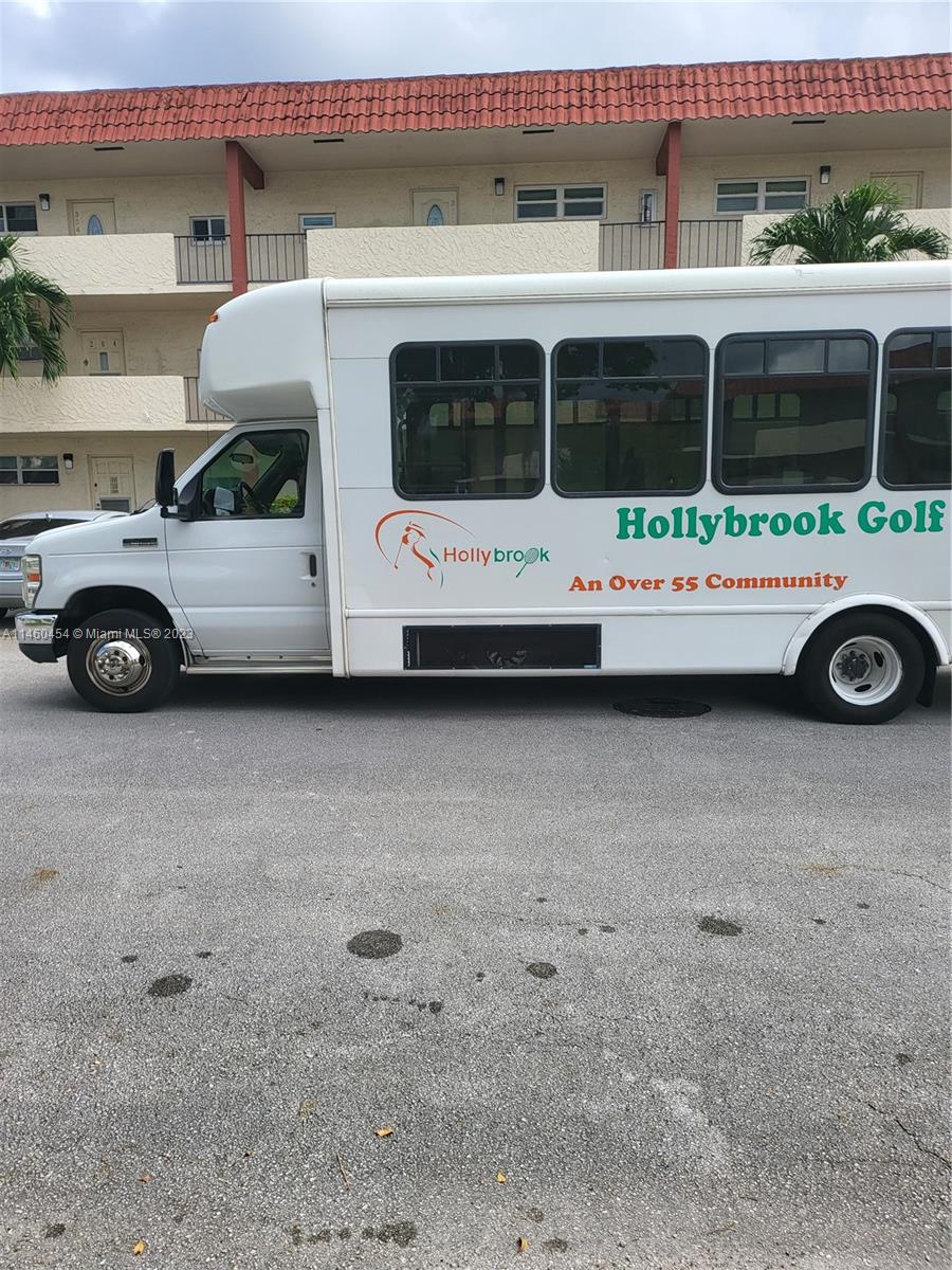 HOLLYBROOK GOLF AND - Residential