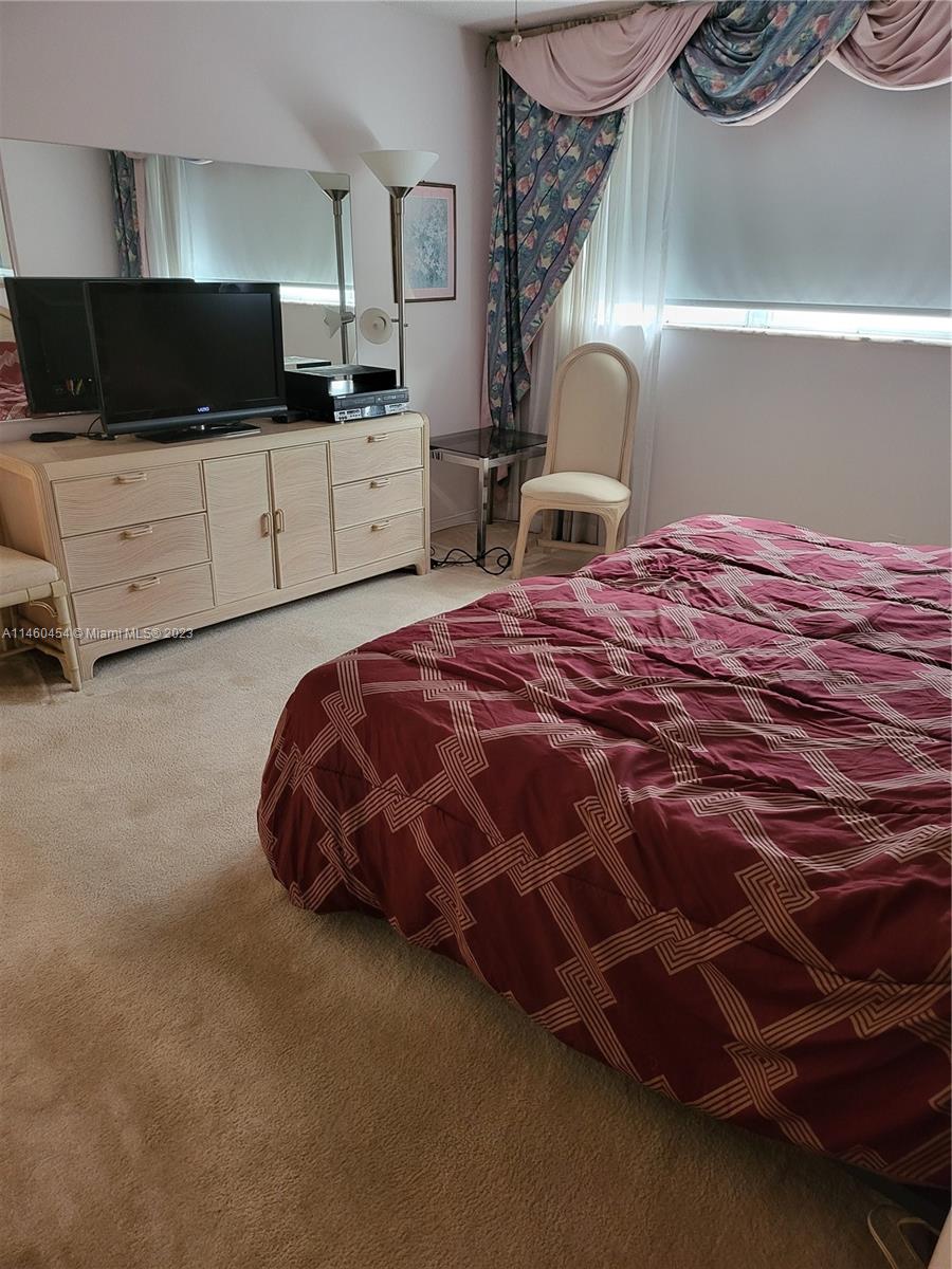 HOLLYBROOK GOLF AND - Residential