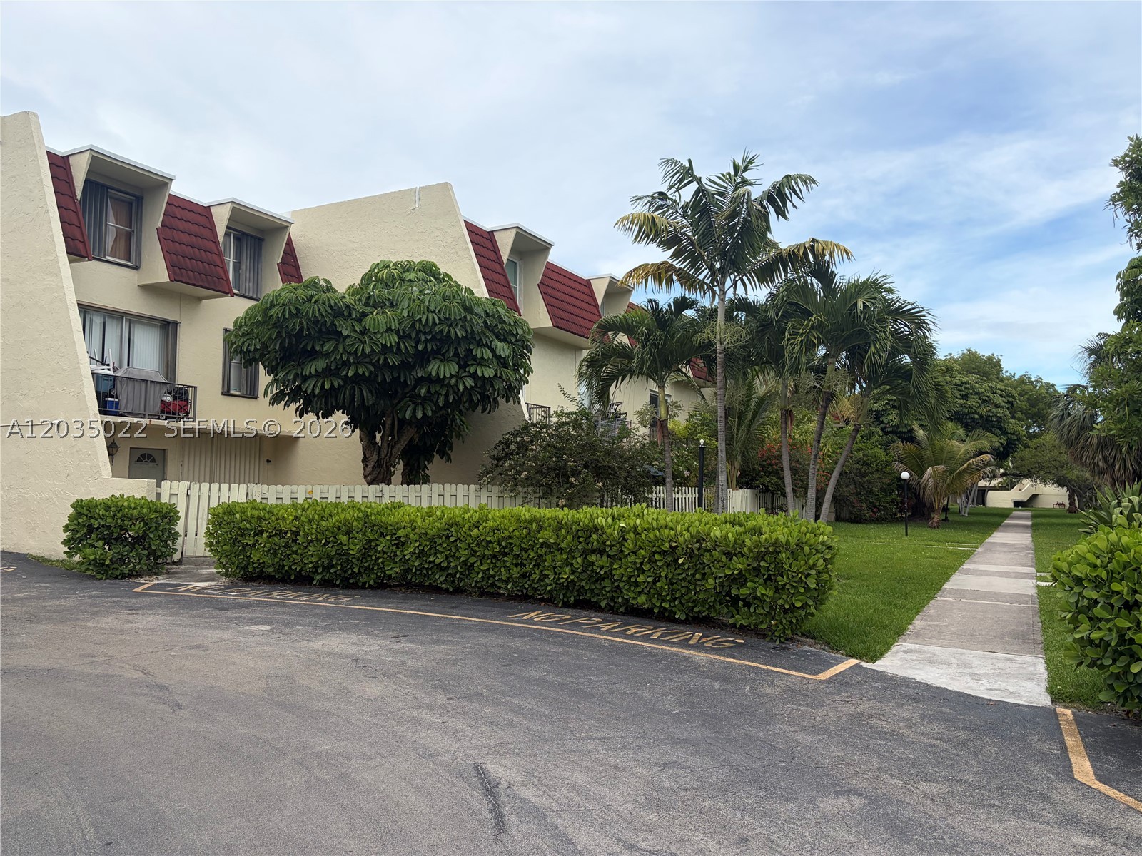 NORTHGATE TOWNHOUSE CONDO - Residential