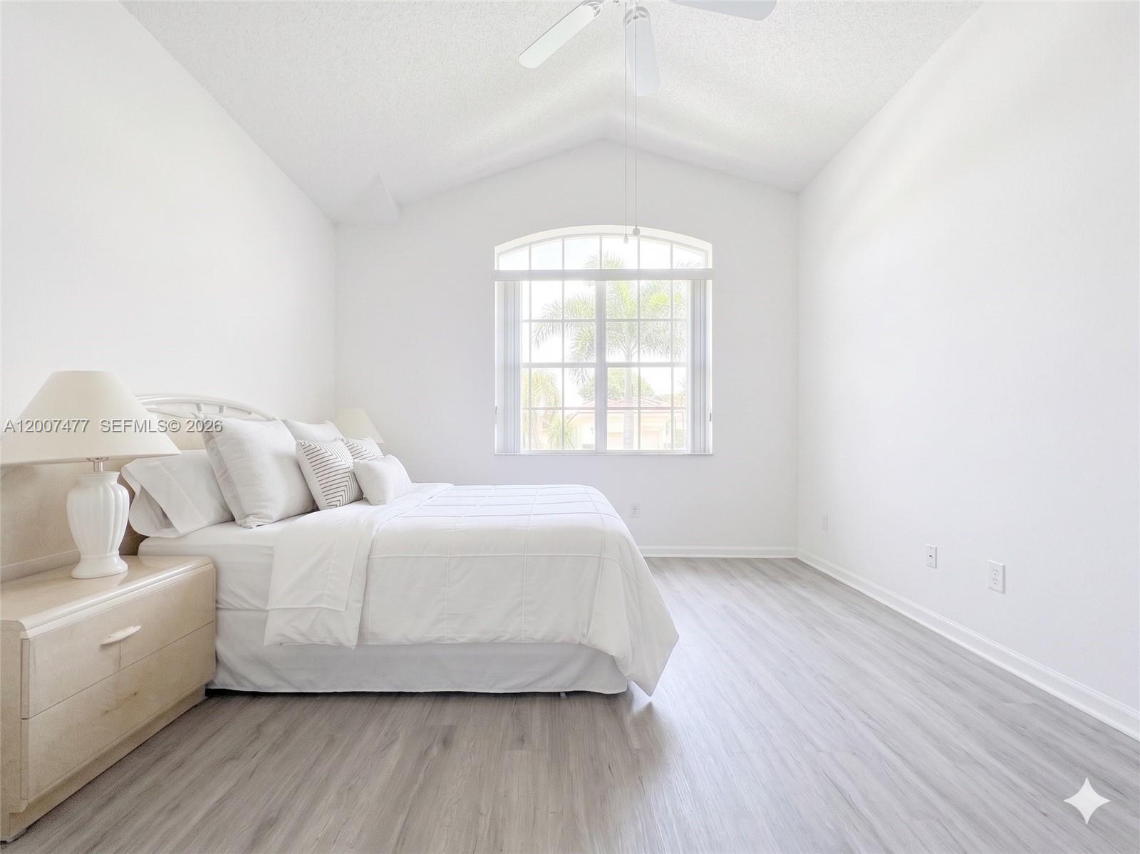 HOLLYWOOD LAKES COUNTRY C - Residential