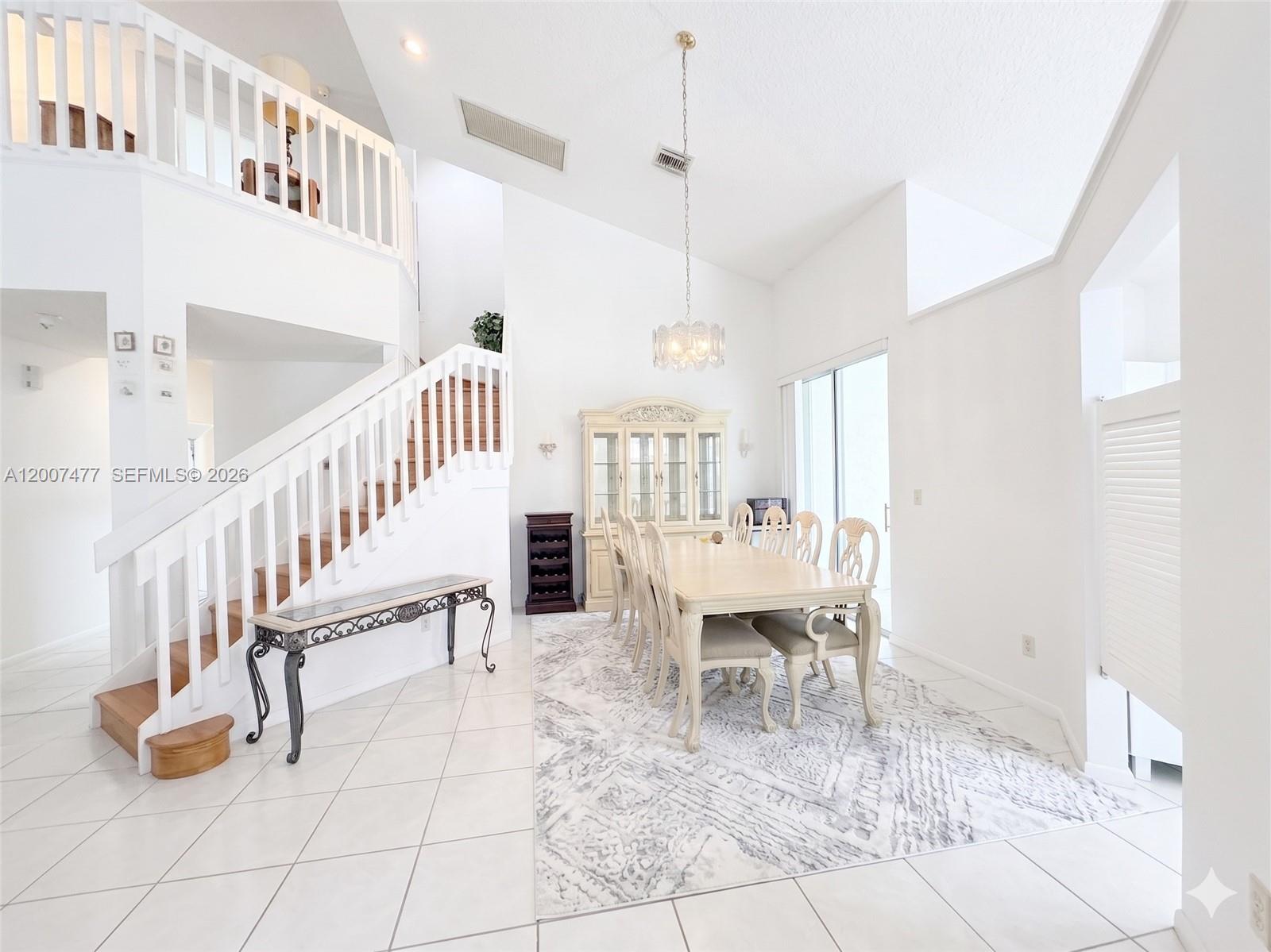 HOLLYWOOD LAKES COUNTRY C - Residential