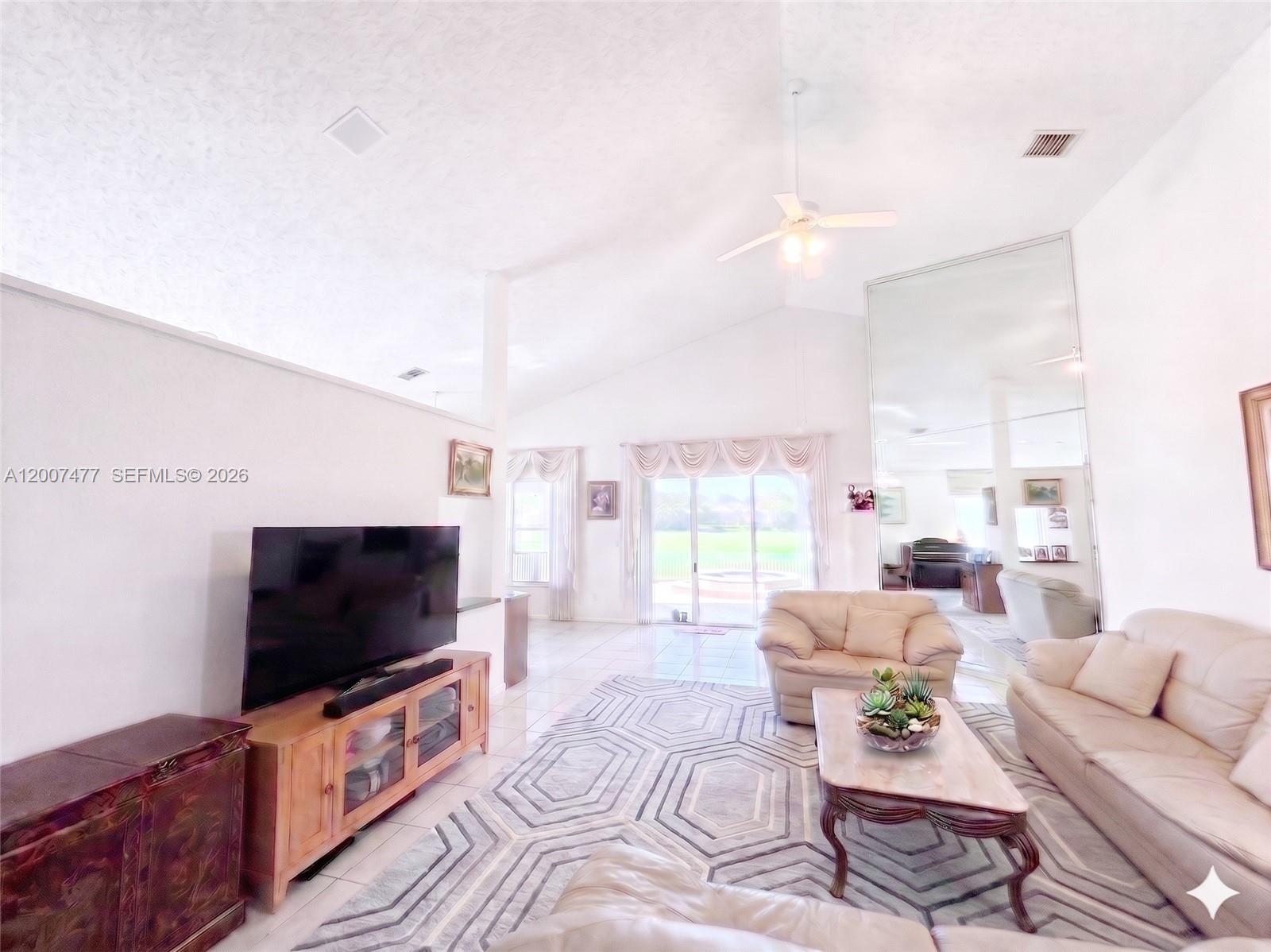 HOLLYWOOD LAKES COUNTRY C - Residential