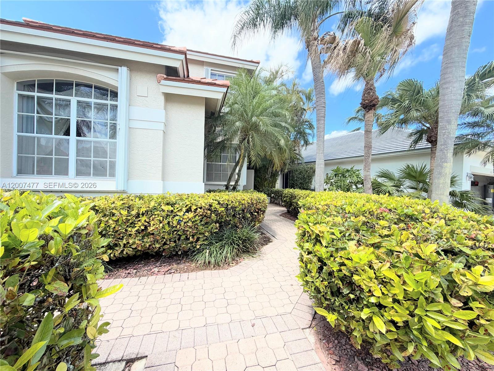 HOLLYWOOD LAKES COUNTRY C - Residential