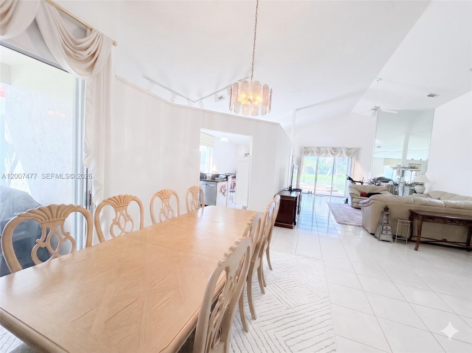 HOLLYWOOD LAKES COUNTRY C - Residential