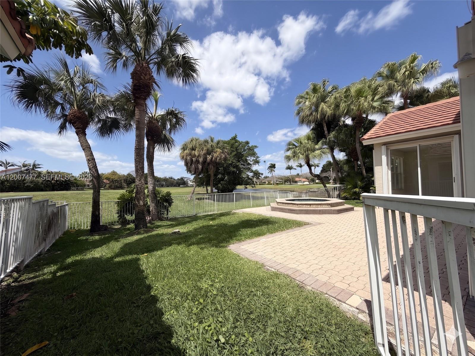 HOLLYWOOD LAKES COUNTRY C - Residential