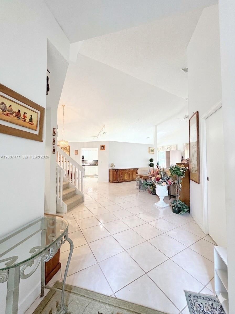 HOLLYWOOD LAKES COUNTRY C - Residential