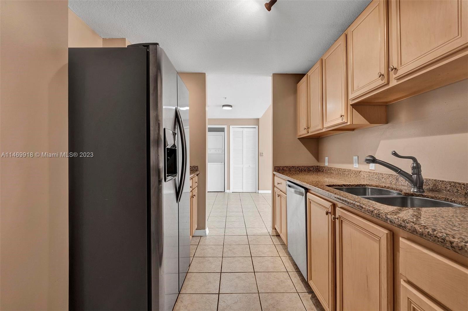 GRANADA GRAND CONDO - Residential