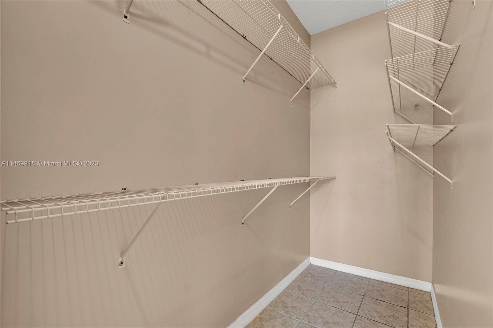 GRANADA GRAND CONDO - Residential