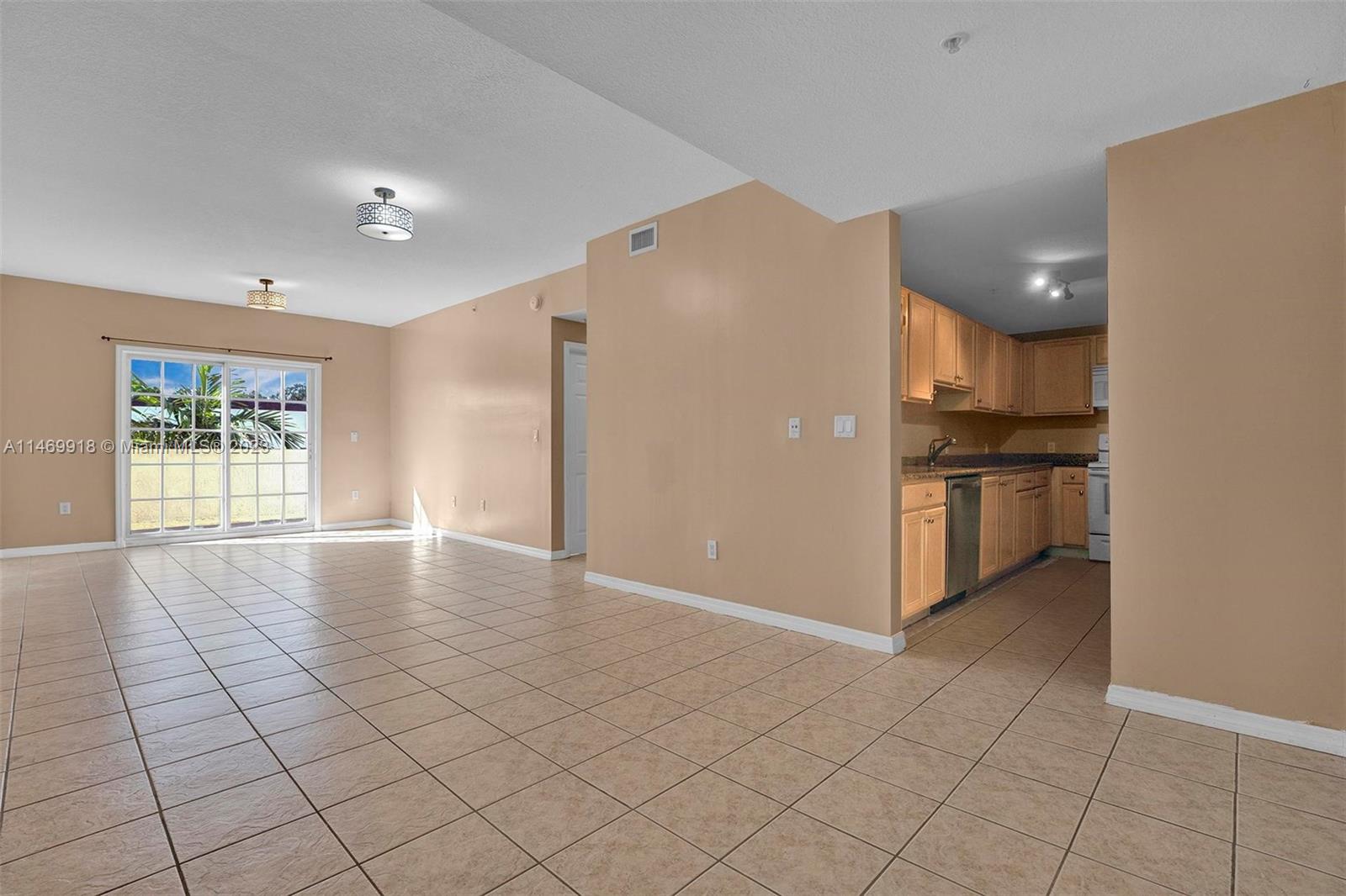 GRANADA GRAND CONDO - Residential