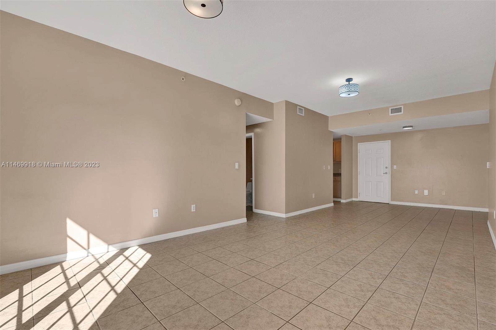 GRANADA GRAND CONDO - Residential