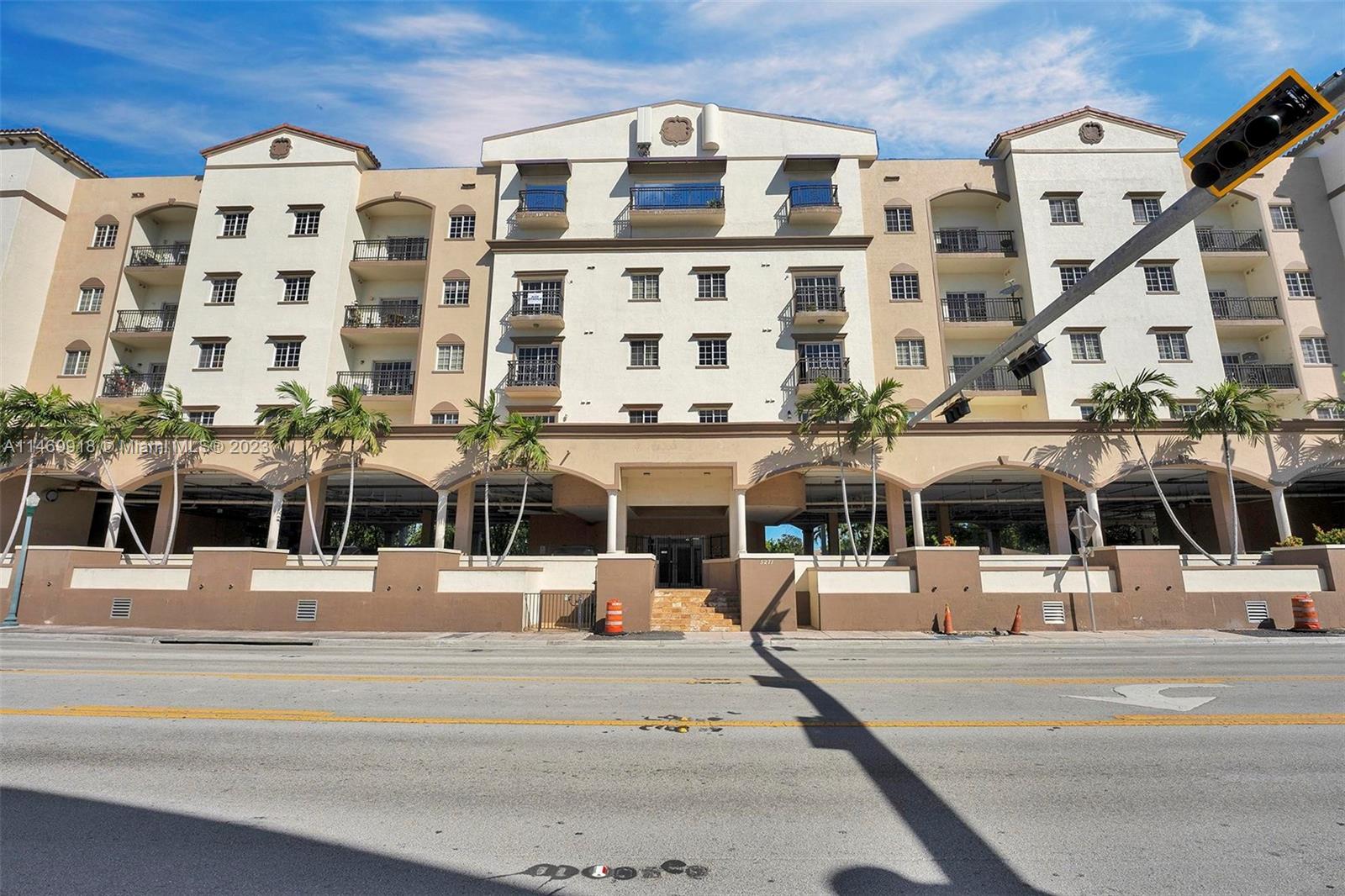 GRANADA GRAND CONDO - Residential