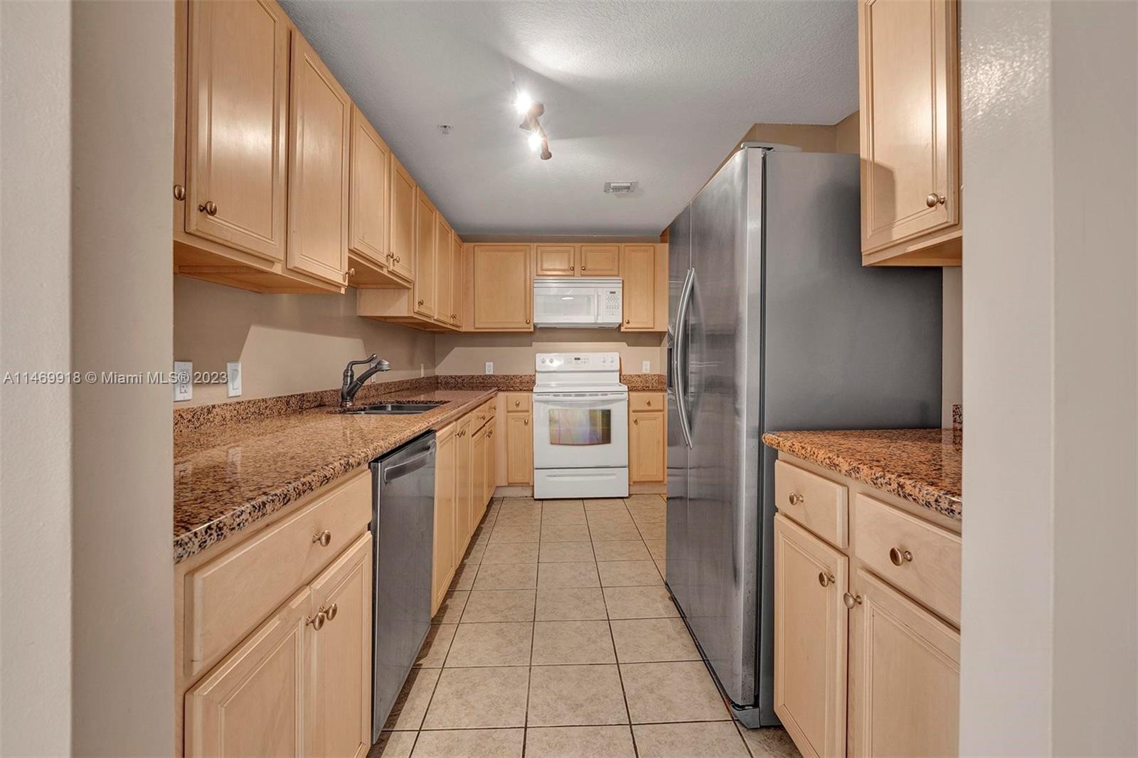 GRANADA GRAND CONDO - Residential