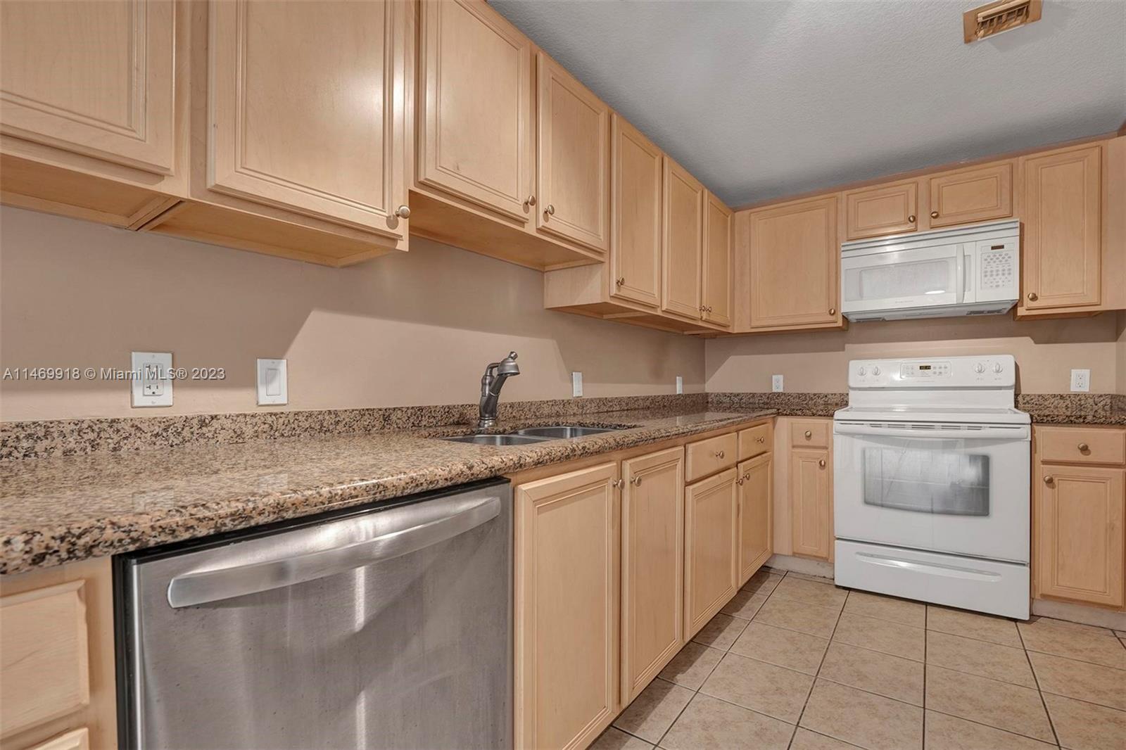 GRANADA GRAND CONDO - Residential