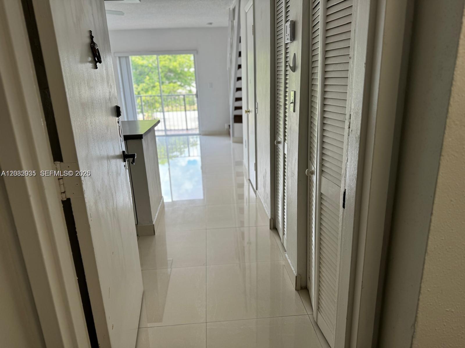Condo , great location,  washer and dryer inside, available July 1st
Showing during weekdays after 5:00 pm and weekends flexible  sq footage is 771