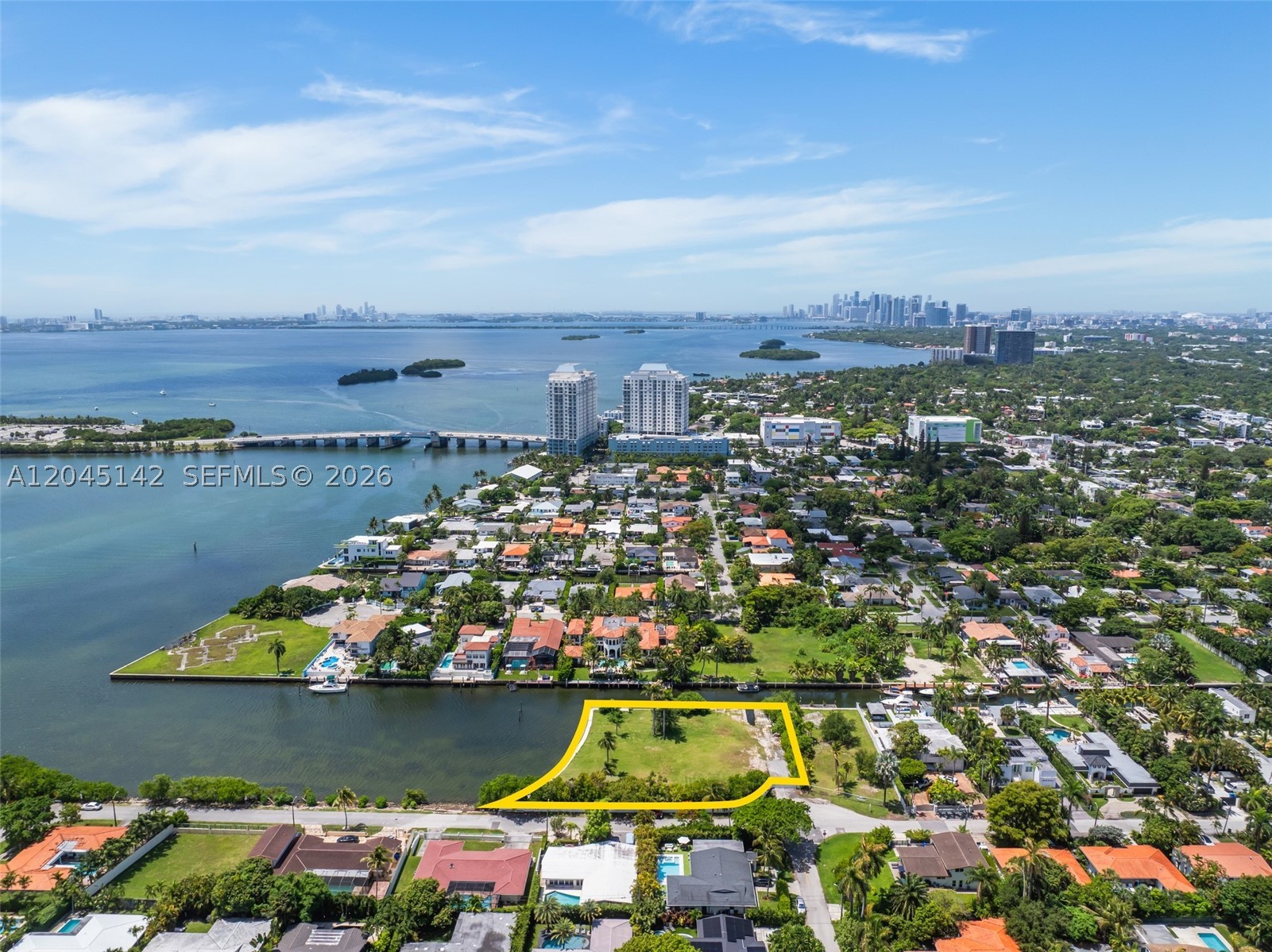 ADEMAR PARK AMD PL - Land