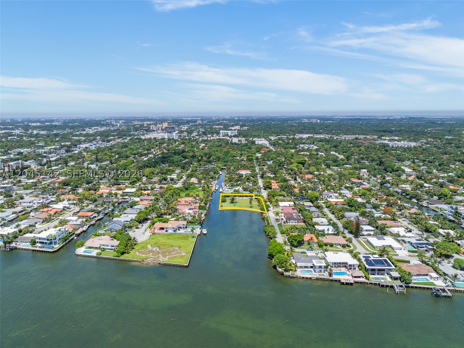 ADEMAR PARK AMD PL - Land