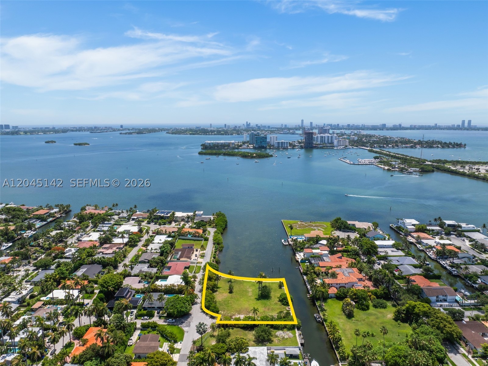 ADEMAR PARK AMD PL - Land