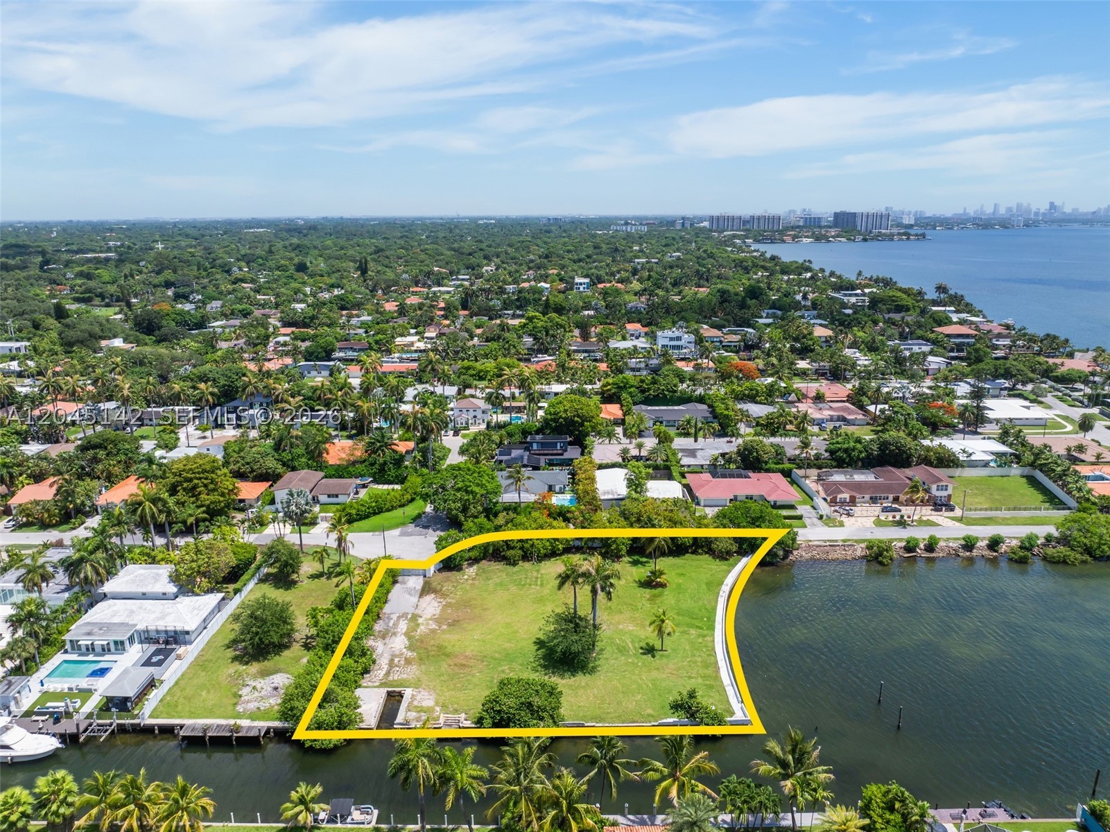 ADEMAR PARK AMD PL - Land