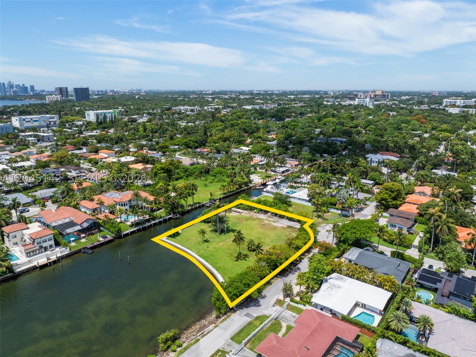 ADEMAR PARK AMD PL - Land
