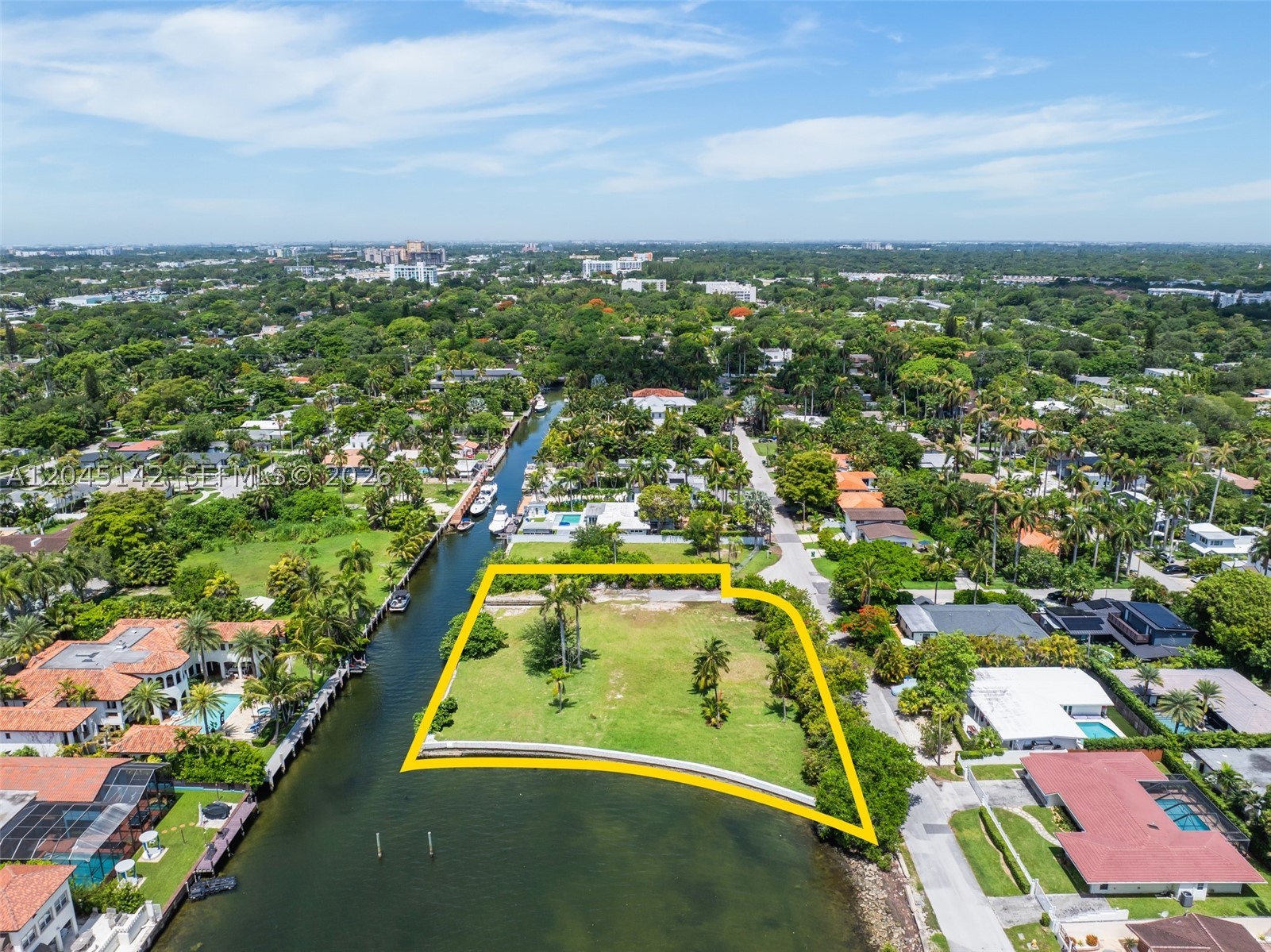 ADEMAR PARK AMD PL - Land