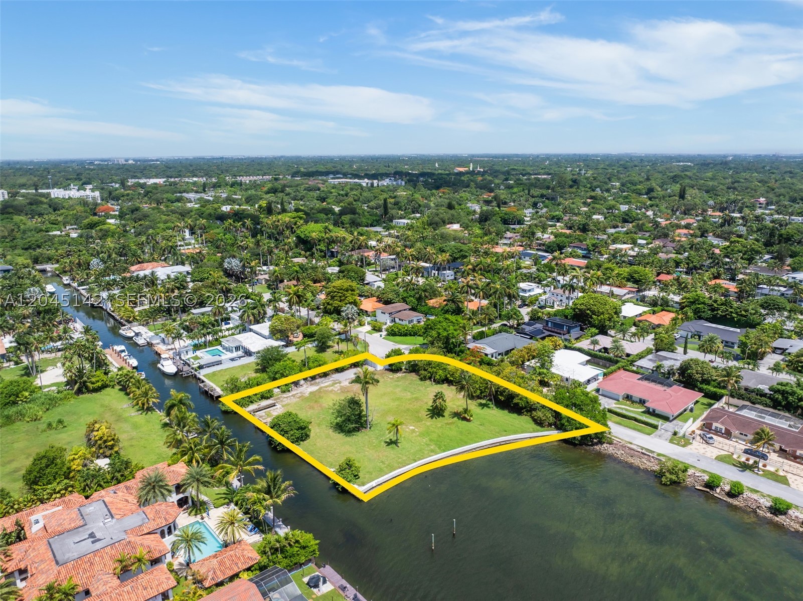 ADEMAR PARK AMD PL - Land