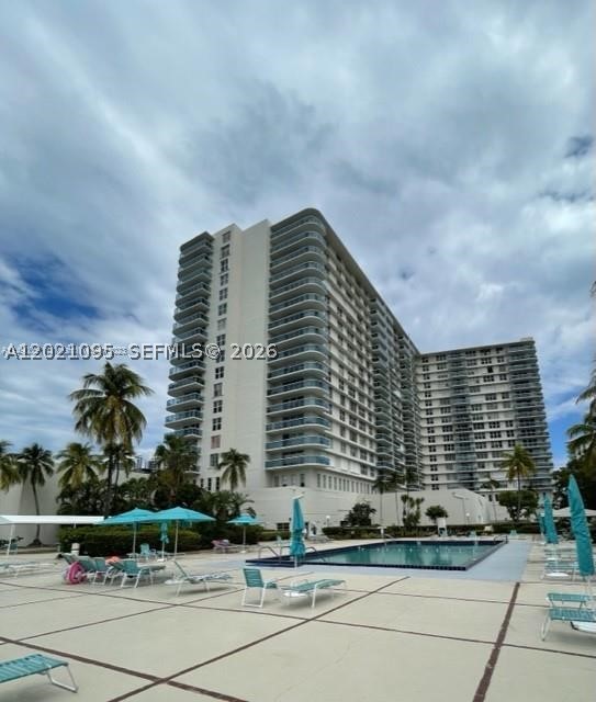 HALLMARK OF HOLLYWOOD CON - Residential