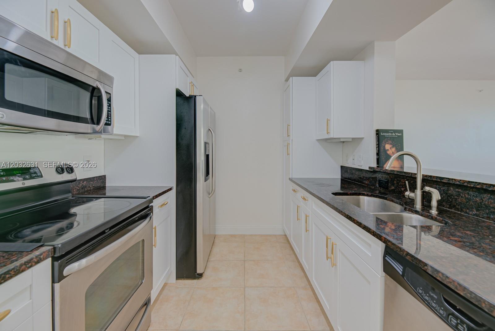 Bright and Beautiful 2 bedrooms, 2 bathrooms condo in the sought-after elegant and sophisticated, Toscano Condominium. This unit, located on the 21st Floor on the South tower offers over 1100 SQF of split floor plan, with beautiful city views. Just painted and ready to move in.
