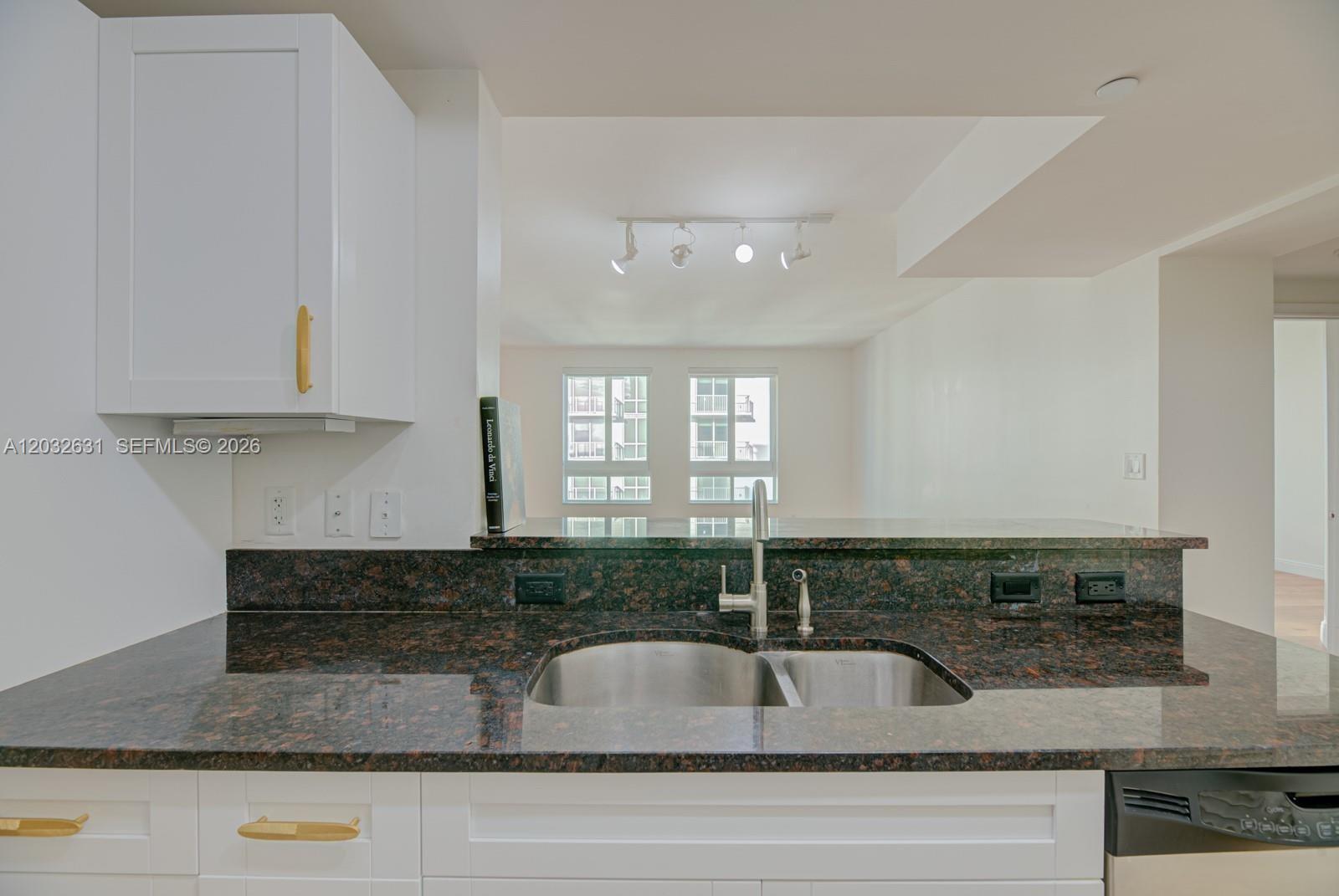 TOSCANO CONDO - Residential