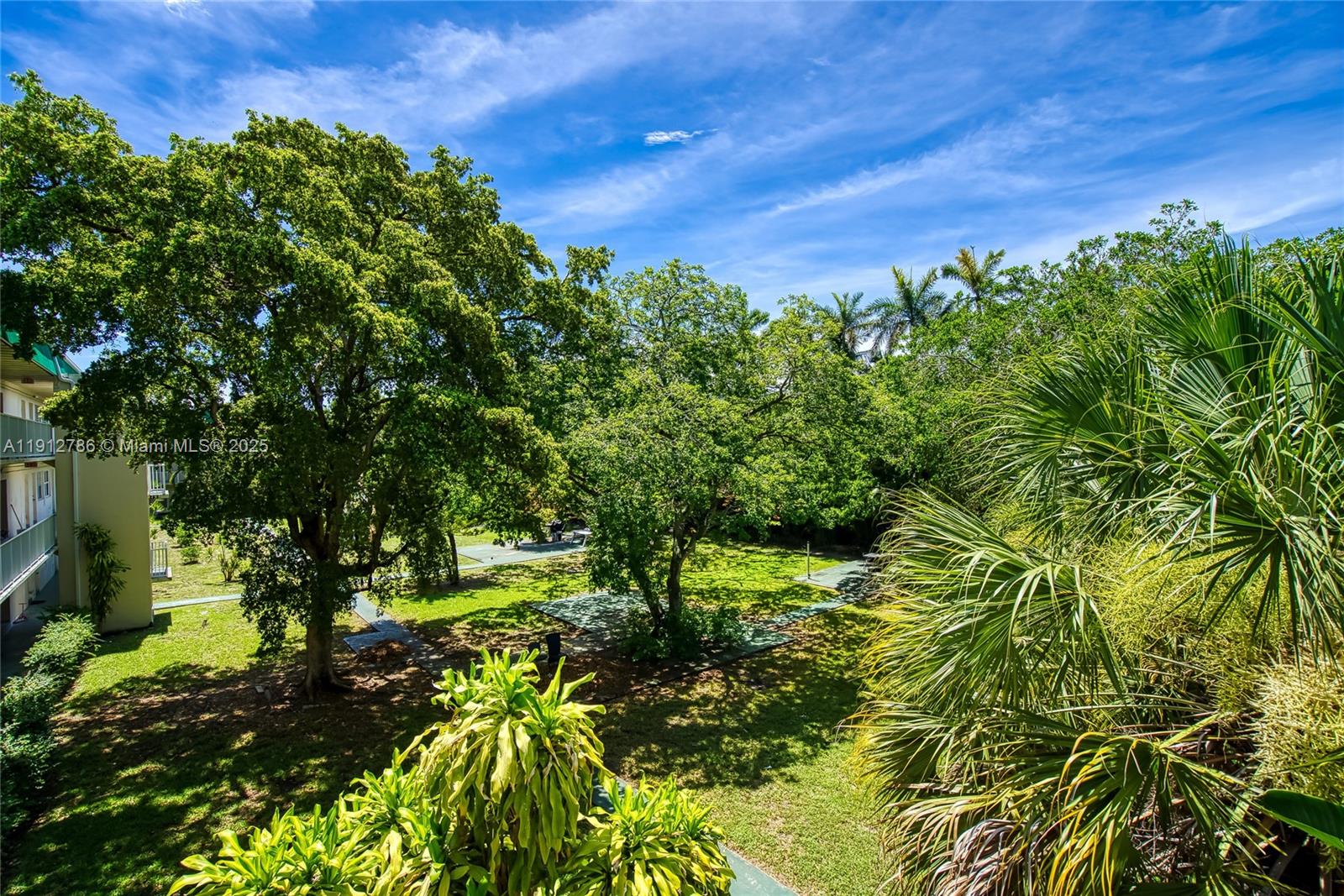 SEVENTEENTH GREEN CONDO - Residential