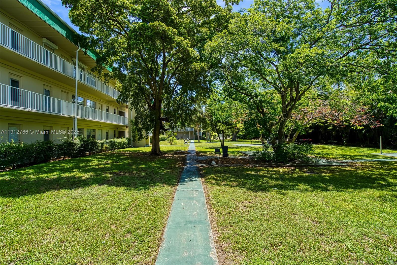 SEVENTEENTH GREEN CONDO - Residential